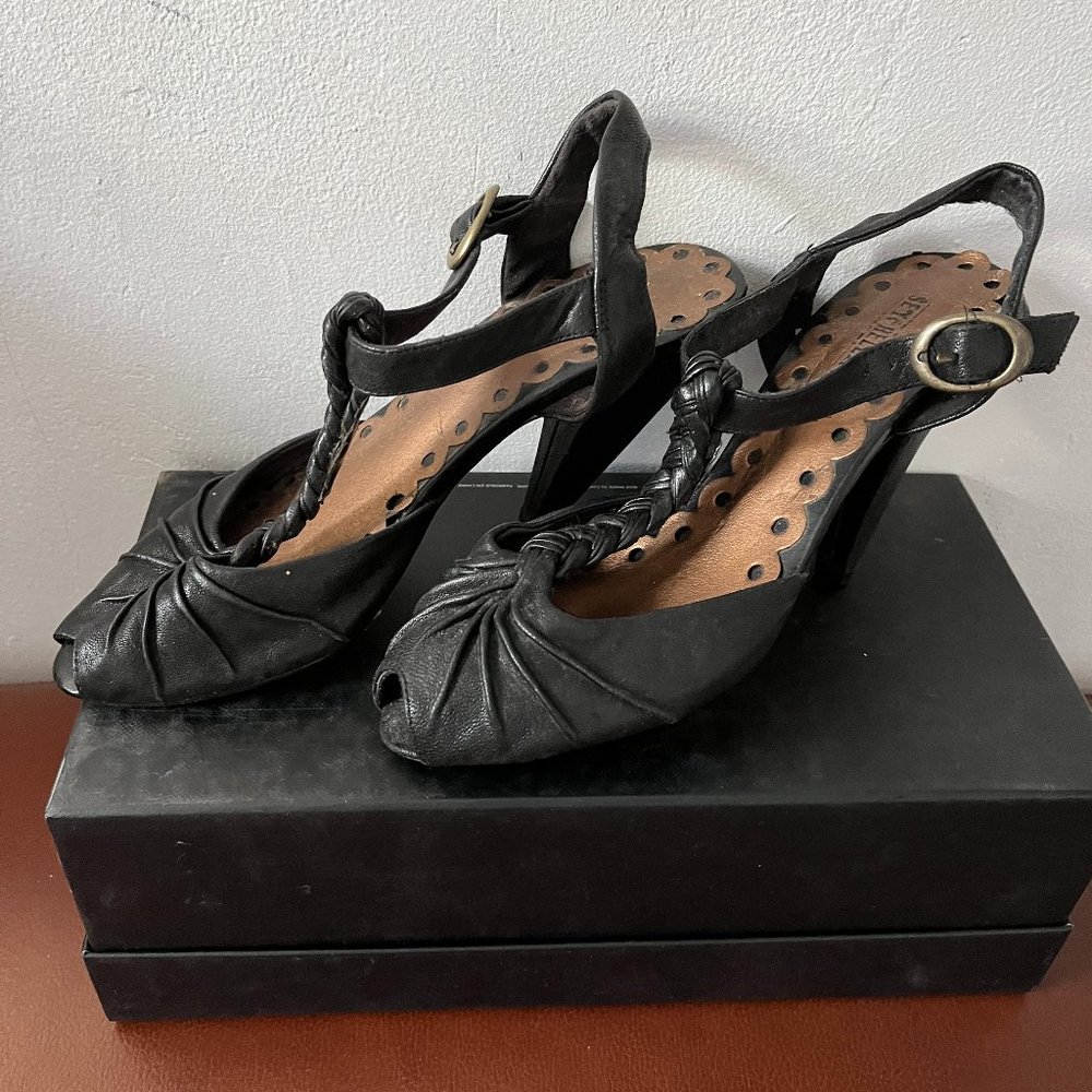 Seychelles, Black leather T-Strap Sandal, Sz 7